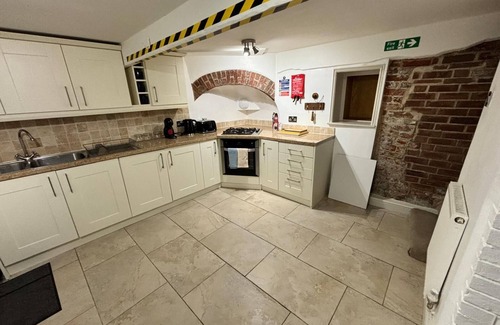 Shrewsbury House | Stay in History: 13th-Century Gem in Shrewsbury's Heart!