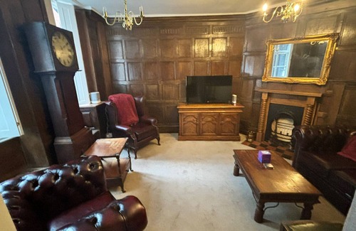 Shrewsbury House | Stay in History: 13th-Century Gem in Shrewsbury's Heart!