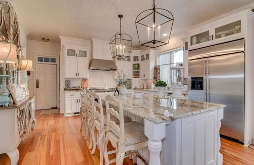 Evans House | Stay in Luxury with a Private Backyard Oasis