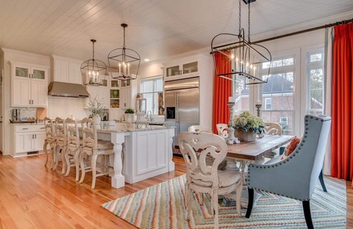 Evans House | Stay in Luxury with a Private Backyard Oasis