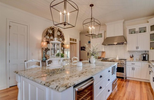 Evans House | Stay in Luxury with a Private Backyard Oasis