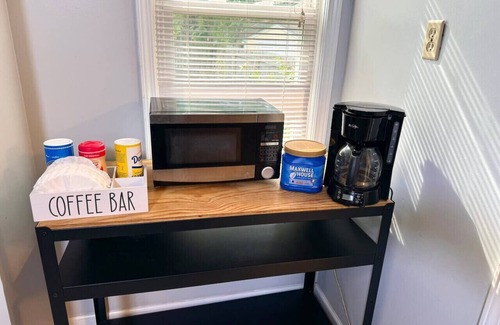 Detroit - Shoreway House | Stay in Ohio City: Walk to Market & Food (4BD/2BA)