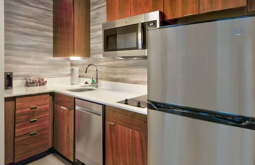 Florida Central Atlantic Coast House | Stay in Orlando! Near Disney, w/Onsite Parking, Pool, Free Shuttle!