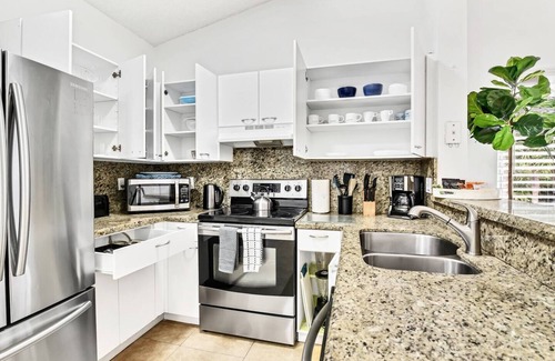 Mission Bay Apartment | Stay in our spacious 3-bed, 2-bath top-floor apartment in West Boca Raton