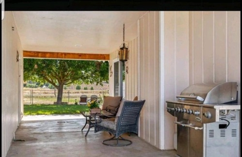 Paso Robles House | STAY IN PARADISE MINUTES AWAY FROM WINERIES