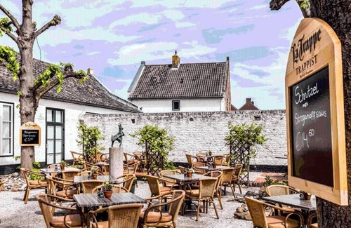 Thorn Hotel | Stay in Scenic Thorn – Beautiful Dutch Room Steps from Culture, Dining & Trails