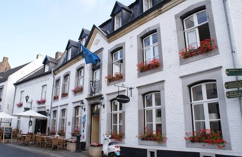 Thorn Hotel | Stay in Scenic Thorn – Beautiful Dutch Room Steps from Culture, Dining & Trails