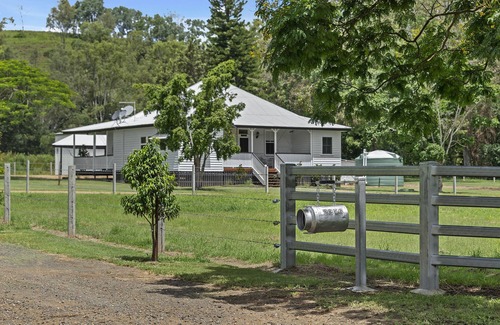 Moorang Cottage | Stay in Springfield Country Cottage Escape-Highland Cows + Fireplace + Hammocks