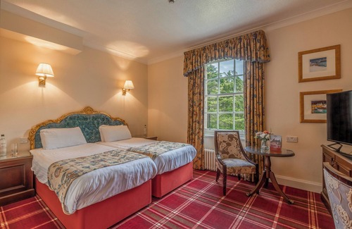 Nairn Hotel | Stay in Style by Nairn Beach—Golf, History & Comfort Combined