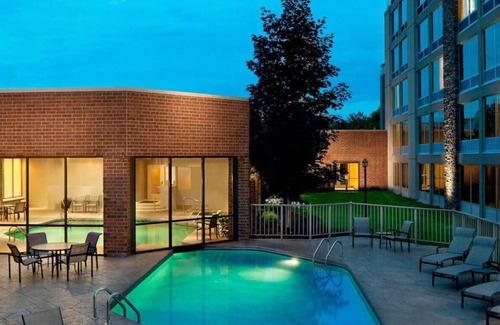 Bryant Pattengill East House | Stay in Style w Our Elegant Queen Room! Free WiFi