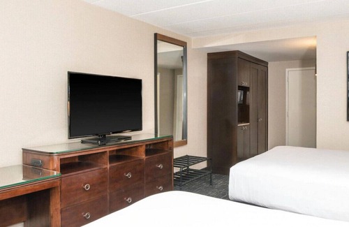 Bryant Pattengill East House | Stay in Style w Our Elegant Queen Room! Free WiFi
