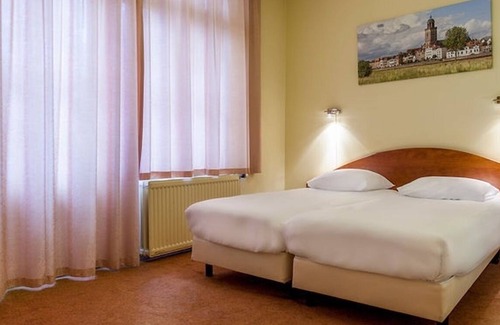 Deventer House | Stay in Style with On-Site Bar, Breakfast Service, Near Speelgoedmuseum