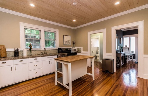 East Lake Morton House | Stay in the Charming Historic District ~ Walk to FSC, Downtown & Lake Morton