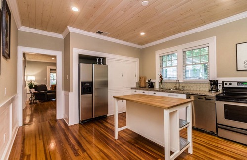 East Lake Morton House | Stay in the Charming Historic District ~ Walk to FSC, Downtown & Lake Morton