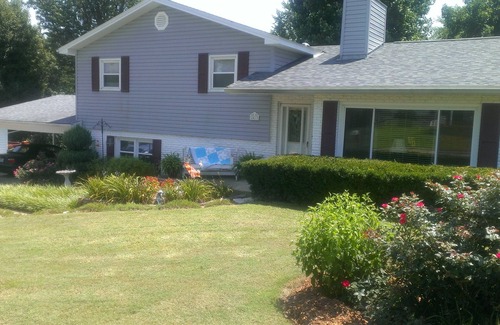 Cape Girardeau Apartment | Stay in the "Gone Girl" neighborhood