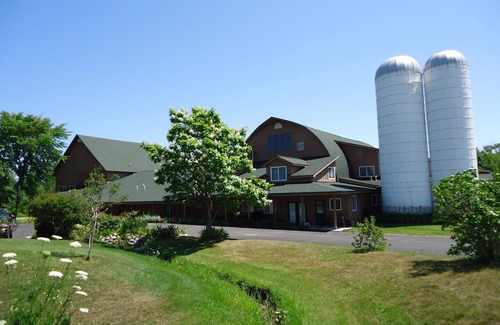 Suttons Bay Apartment | Stay in the heart of Leelanau county wine tasting region. Views to Traverse Bay