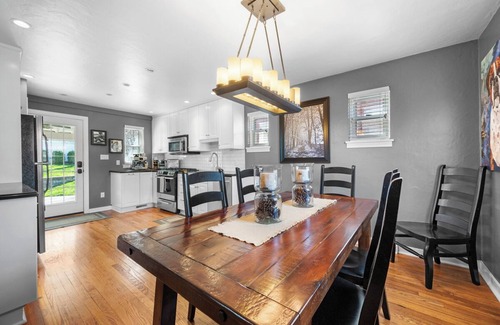 Oakmont House | Stay in the Heart of Oakmont – Walk to the 2025 U.S. Open!