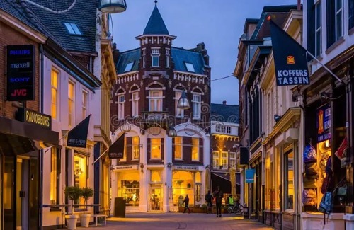 Centrum Apartment | Stay in the heart of Tilburg! Enjoy your own kitchen, dining nook, air conditioning, and smart TV—all just steps from shops, cafes, and transport. Note: Images are not real, as the rooms are still under construction.