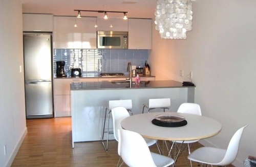 Gastown Condo | Stay in the iconic Vancouver Residential Tower