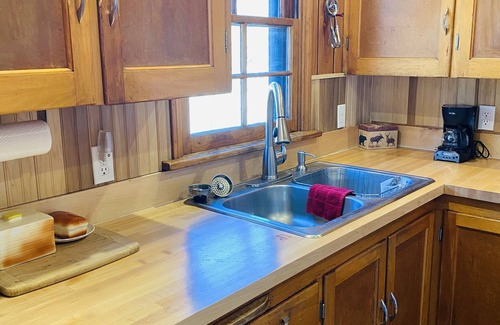 Estes Park Cabin | Stay in this charming vintage cabin with a wood burning fireplace,