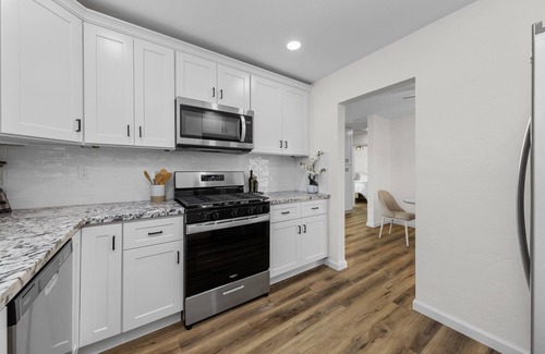 Riviera - Westchester House | Stay in this Downtown Cottage