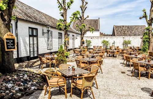 Thorn Hotel | Stay in Thorn’s Historic Center – Charming Room in the Famous White Village