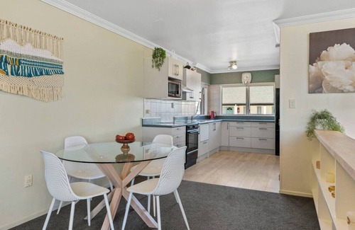 Taupo Apartment | Stay in town with Wi-Fi