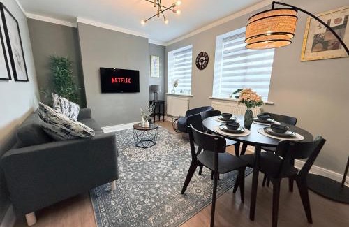 Arnos Grove Apartment | Stay London - Sleeps 5 with Free Parking - Tourist, Concerts & Matches