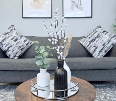 Arnos Grove Apartment | Stay London - Sleeps 5 with Free Parking - Tourist, Concerts & Matches