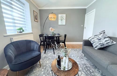 Arnos Grove Apartment | Stay London - Sleeps 5 with Free Parking - Tourist, Concerts & Matches