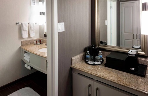 Fairfax Hotel | Stay Minutes from Patriot Park North with Free Parking | 2 Pet-Friendly Rooms