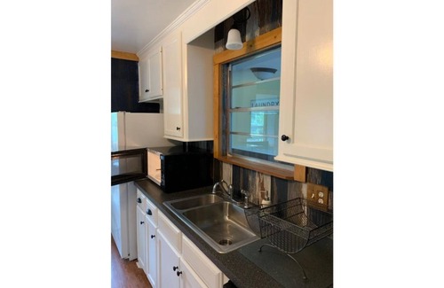 Crockett Apartment | Stay 'n' PlaynUpstairs 2 Bedroom Apartment 1/4 mile from Houston County Lake