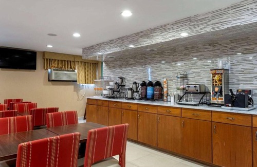 Sheepshead Bay House | Stay near Brooklyn’s famous Coney Island Beach