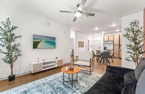 Lake Buena Vista Apartment | Stay Near Disney w King Bed Amenities PetFriendly