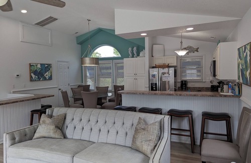 Southern Shores House | Stay near Outer Banks Beaches - just a quick stroll away
