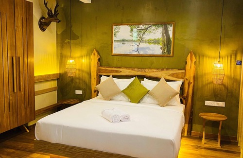 Nochchiyagama Hotel | Stay Near Wilpattu National Park Main Entrance –Wilpattu Chena Hut Village Hotel
