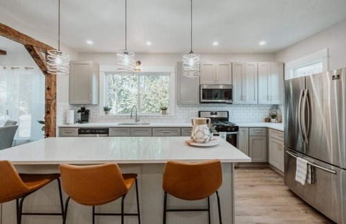 Corvallis House | Stay next door to OSU campus in a beautifully renovated home