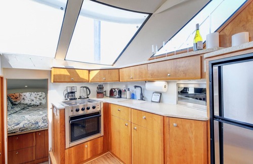 Brentwood Bay Boat Rental | Stay on a Big Beautiful Boat - 2 BDR, Sleeps 4