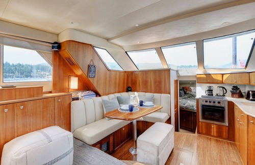 Brentwood Bay Boat Rental | Stay on a Big Beautiful Boat - 2 BDR, Sleeps 4