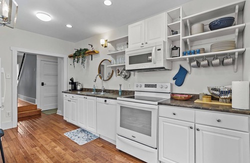 Downtown St. John's Apartment | Stay on Bond | 2bd | 1bth | Queen Beds | Deck Vws