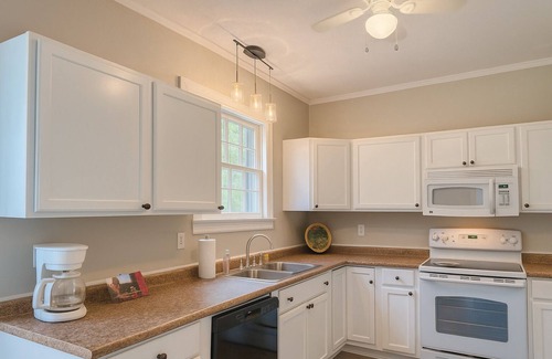 Meridian House | Stay on Magnolia Hill 2BR Cottage in Meridian, Mississippi with Southern Charm