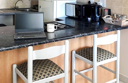 Paarl Apartment | Stay on Main - Studio Apartment