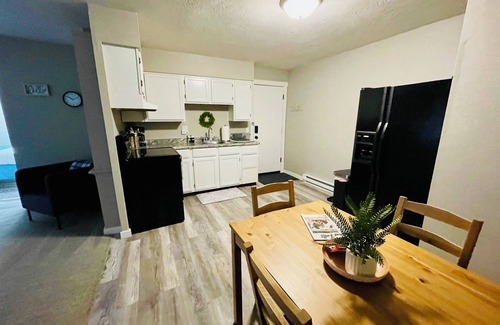 Downtown Apartment | Stay on Spring, Sleeps 4, Spacious, DTSF, Pet Friendly, #3
