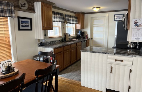 North Conway House | Stay On The Saco River Next To A Covered Bridge - 2pm Check in/out