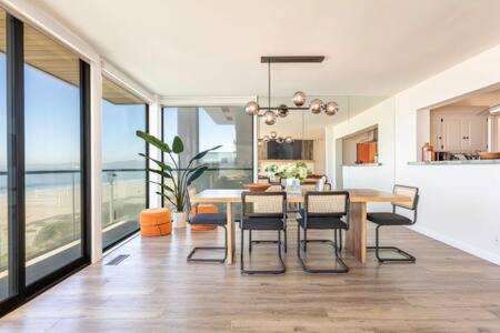 Sand Section House | Stay on The Strand Manhattan Beach 4 bedroom