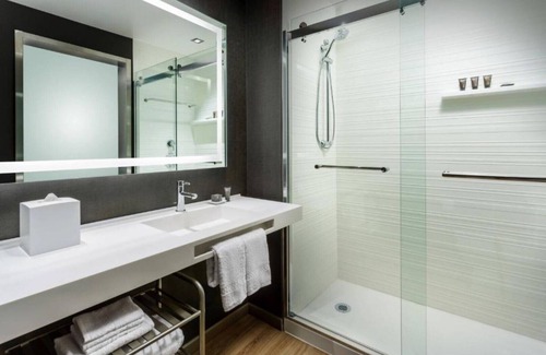 Paradise Valley House | Stay on the Bay at this beautiful Room!