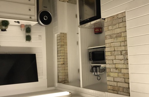 Salina House | *STAY & PLAY* 5000 sq. Gym, Custom Master & Loft!