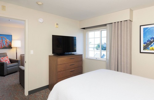 Anaheim Resort Hotel | Stay & Play Anaheim! Queen Suite w/Pool, Gym, BBQ, Disney Walking Distance!