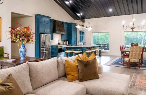 Fayetteville House | Stay & Play at The Moxie | Country Luxe Barndo