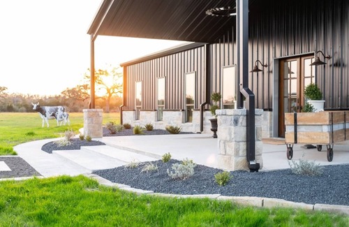 Fayetteville House | Stay & Play at The Moxie | Country Luxe Barndo